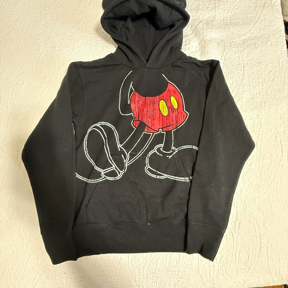 🚨3 for $25 Disney Black and Red Mickey Mouse Sweater